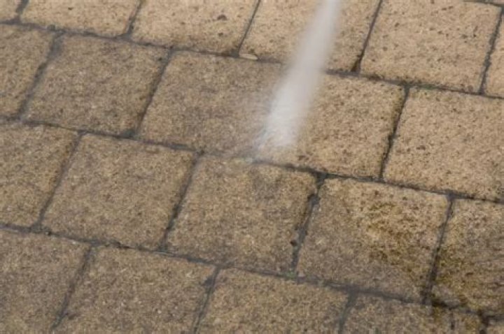 Quick Answer: How To Remove Mulch Stain From Concrete