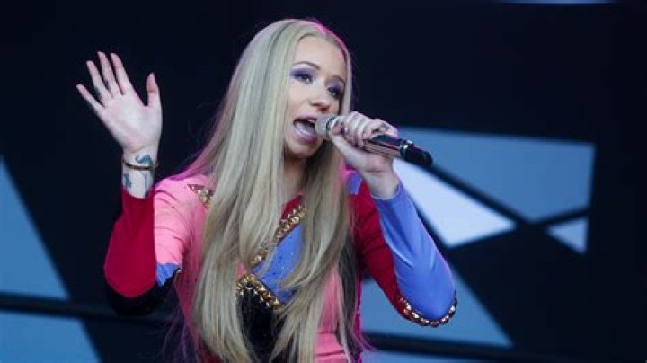 Iggy Azalea Wears White Chicks Halloween Costume After Snoop Dogg Diss