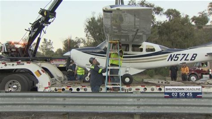 Incredible moment fearless pilot makes emergency landing on busy highway after engine failure