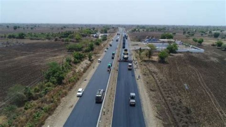India Guinness World Record for constructing fastest road 75 kms in record time Amravati Akola photos Nitin Gadkari – India TV