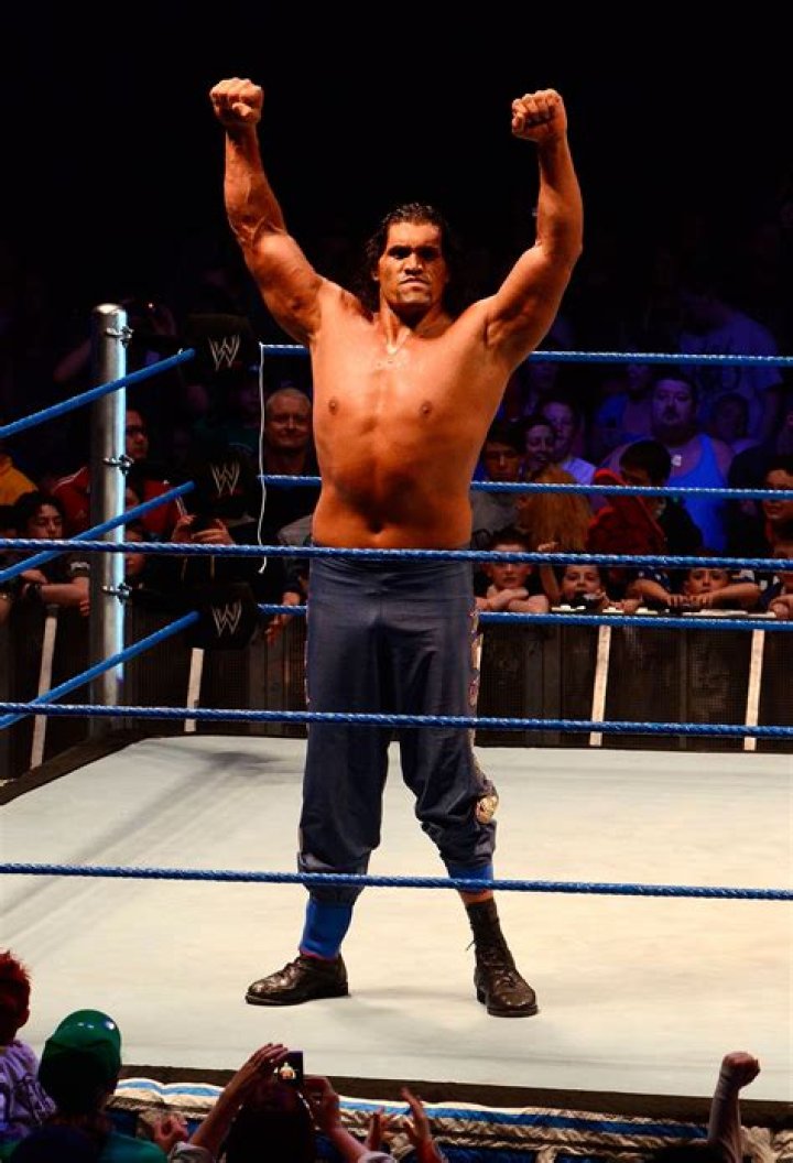 Indian wrestler 'The Great Khali' gets injured into the ring while wrestling