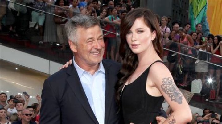 Ireland Baldwin on Dad Alec Baldwin’s Reaction to Nearly Nude Pic
