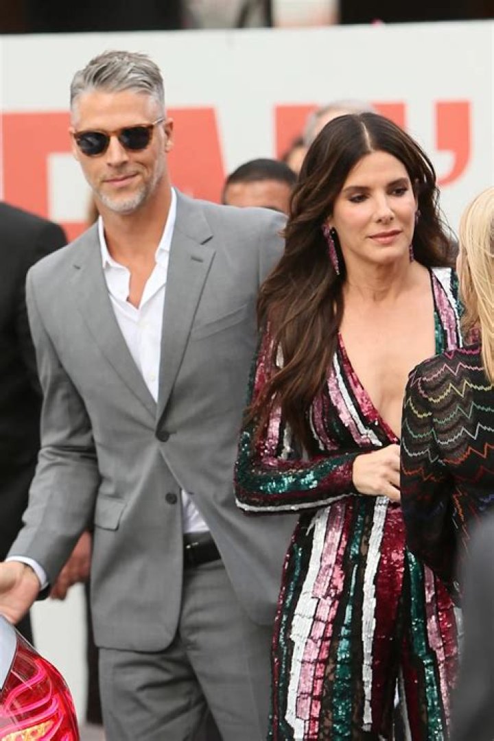 Unraveling The Connection: Is Sandra Bullock Related To George Lopez?