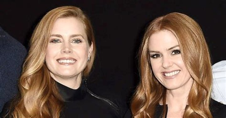 Isla Fisher Swapped Her Face With Amy Adams' on Holiday Card