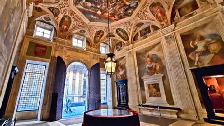 You can stay in a palace in Italy for under £35pp a night