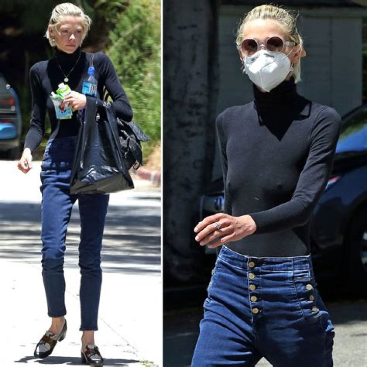 Jaime King Spotted Without Her Wedding Ring After Filing for Divorce