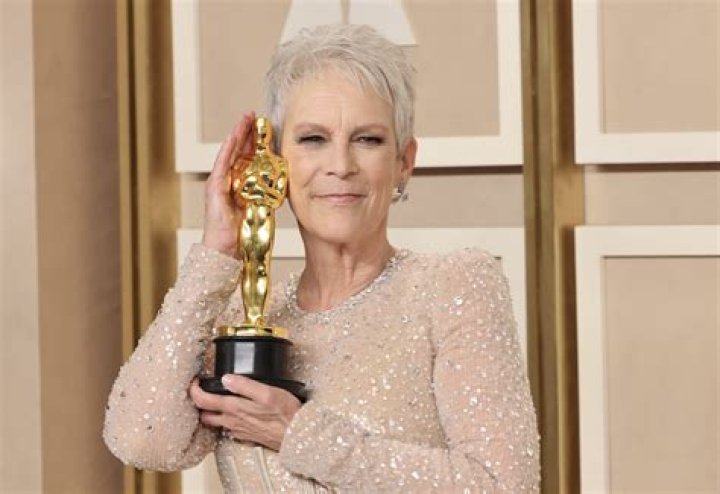 Jamie Lee Curtis shocks fans with leggy, revealing photo at 65