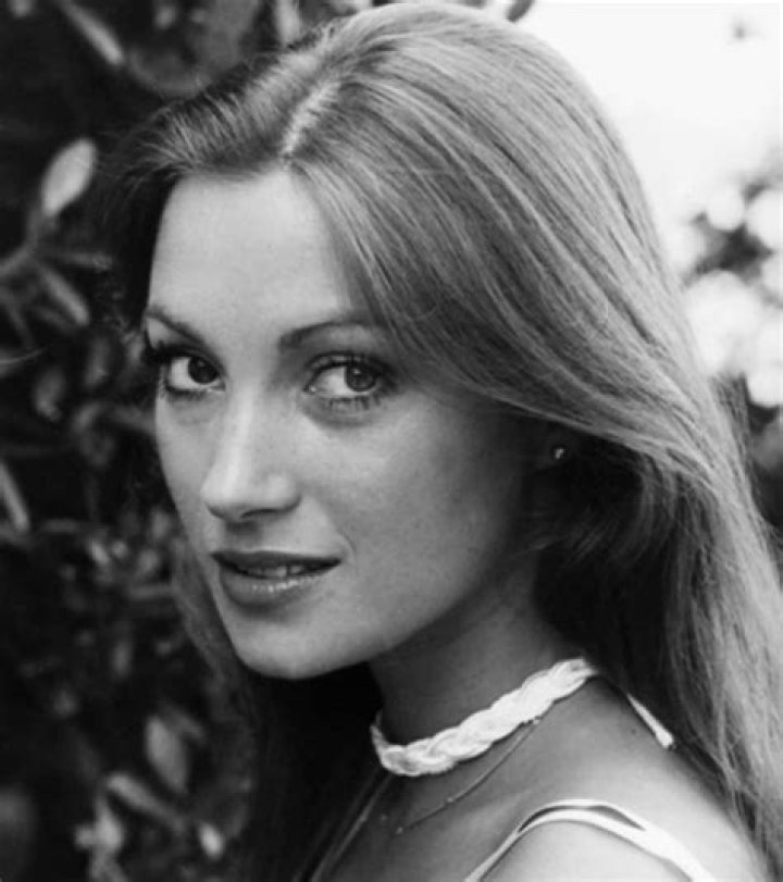 Captivating Beauty: Jane Seymour Young Photos That Define Elegance
