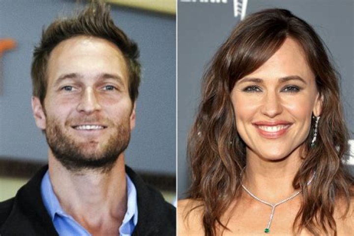 Jennifer Garner Is Dating Businessman John Miller After Divorce