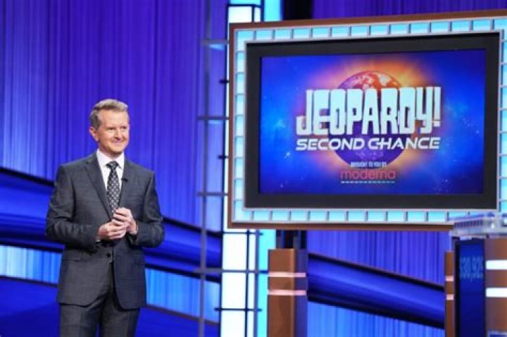 Jeopardy!’s Ken Jennings hesitates to rule on contestant Elizabeth Devereaux’s ‘game-costing’ Daily Double in odd moment