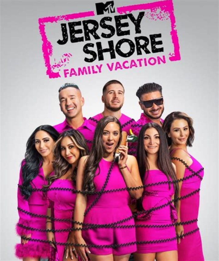 Jersey Shore fans rage as Sammi 'Sweetheart' Giancola's return left until end of episode in 'boring' premiere