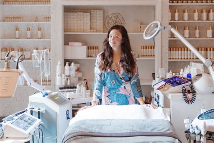 Jessica Alba and Facialist Share Skincare Do’s and Don'ts: Video