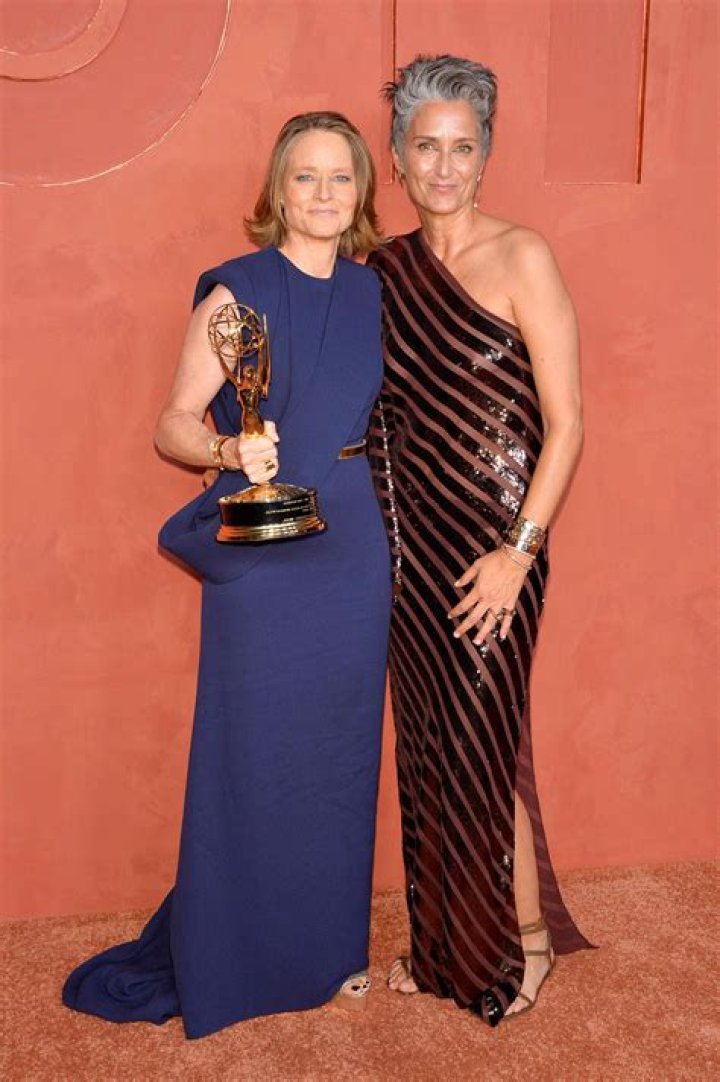 Unveiling The Layers Of Jodie Foster's Dating History