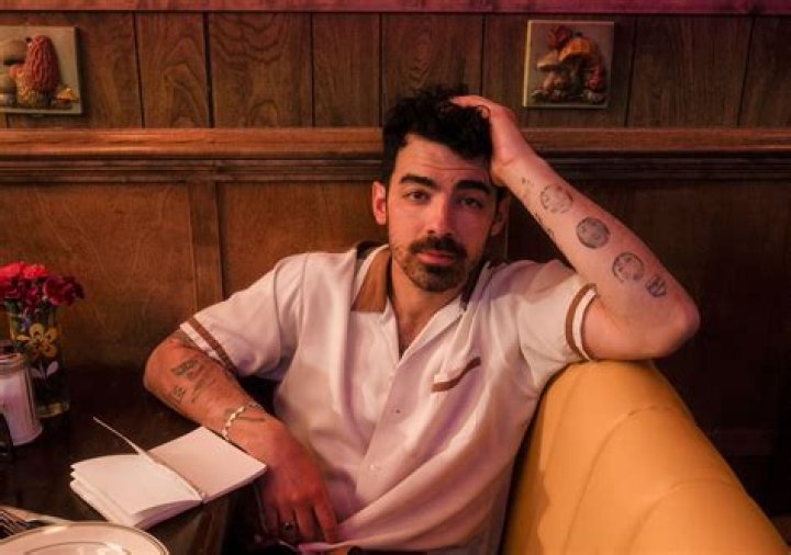 Joe Jonas Biography and Life Story