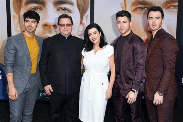 Joe Jonas' Parents Spotted Getting Emotional While He Sings 'Hesitate'