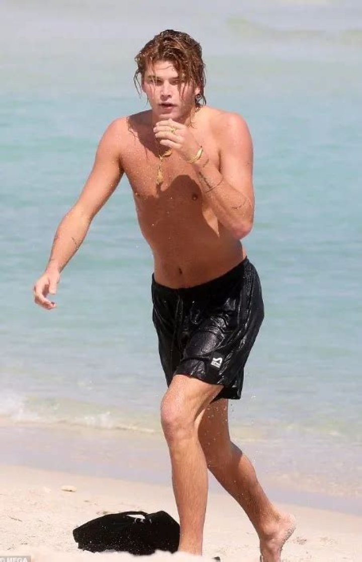 Exploring The Height Of Jordan Barrett: A Model's Journey