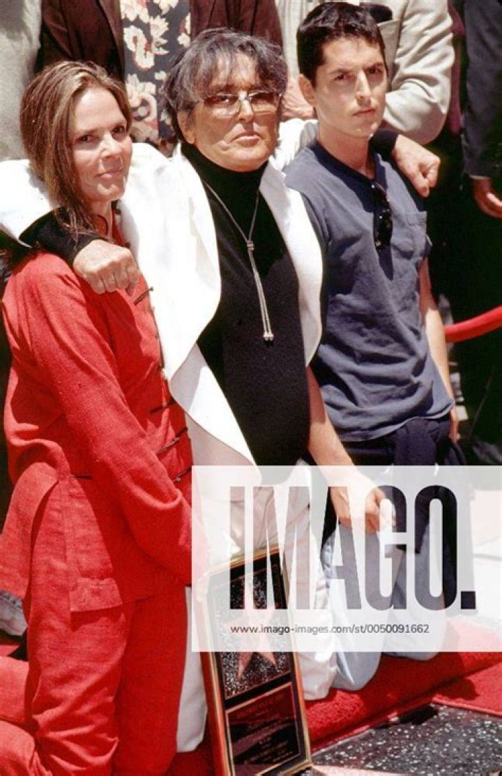 Discovering Josh Evans: Ali McGraw's Son And His Unique Journey