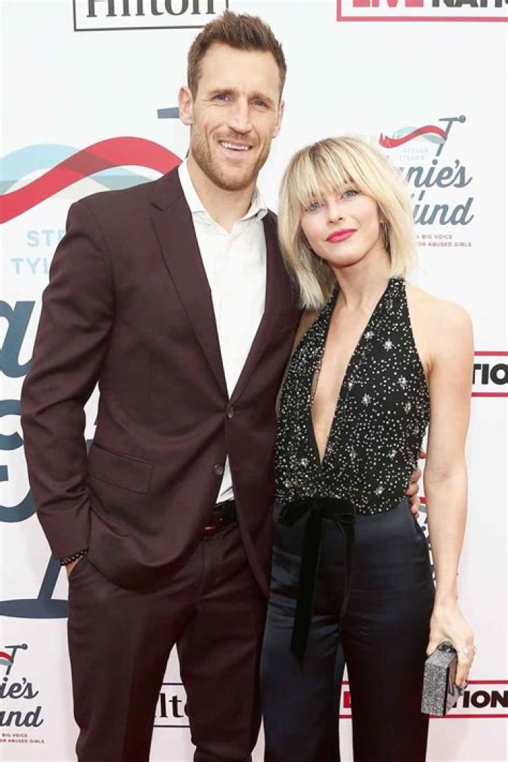 Julianne Hough, Husband Brooks Laich Are 'Going Through IVF'