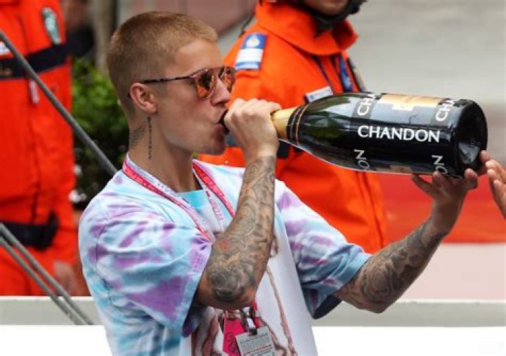 Justin Bieber Drinks a Beer in Instagram Picture