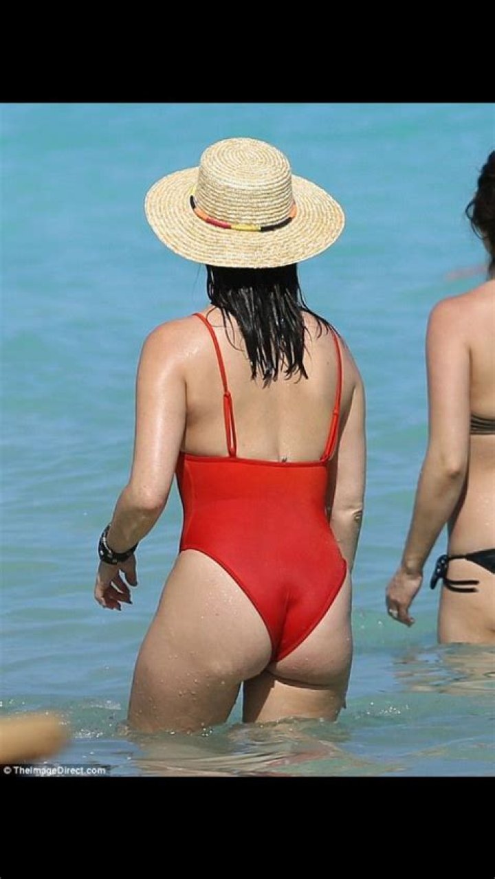 Kaitlan Collins Swimsuit: A Comprehensive Look At Her Style And Influence