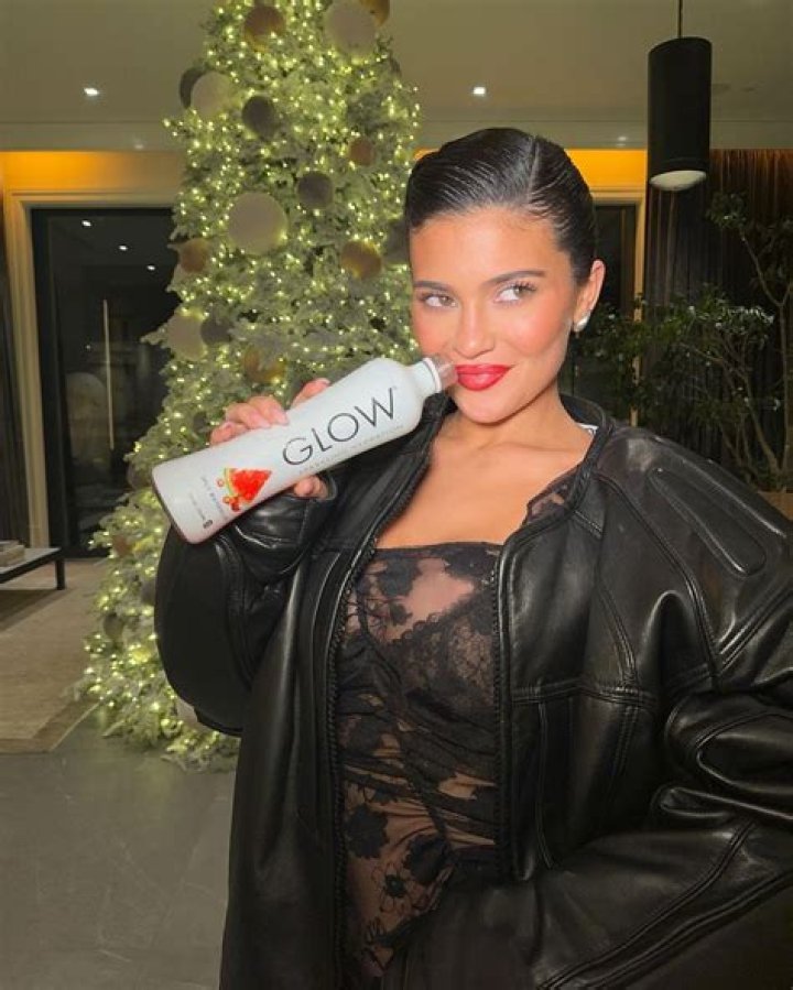 Kardashian fans divided over Kylie Jenner’s wrapping paper they would ‘feel too guilty’ cutting in new Christmas photos