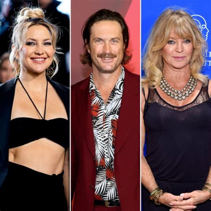 Kate Hudson Defends Brother Oliver Hudson After Goldie Hawn Comments