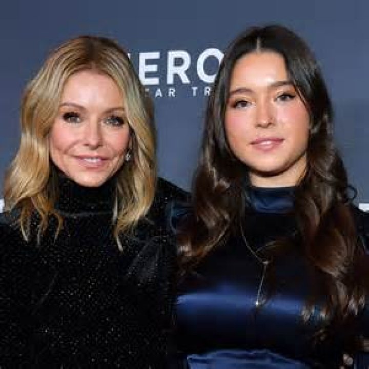 Kelly Ripa's daughter Lola, 19, threatens to post nude photos if mom poses naked like Gwyneth Paltrow on 50th birthday