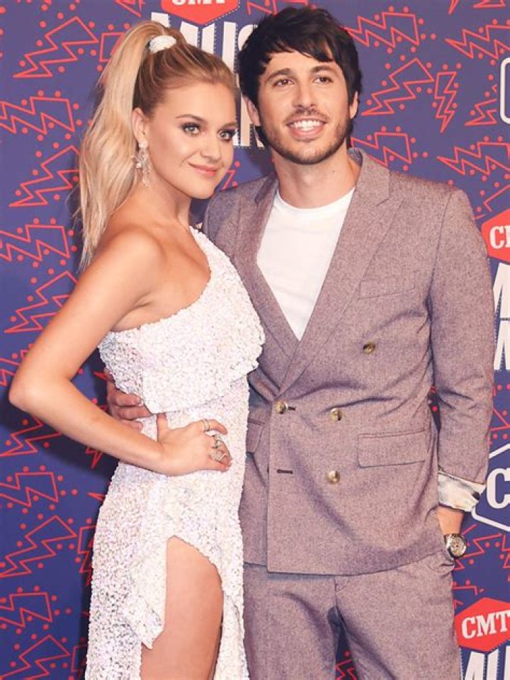 Kelsea Ballerini Unfollows Morgan Evans Amid Chase Stokes Romance