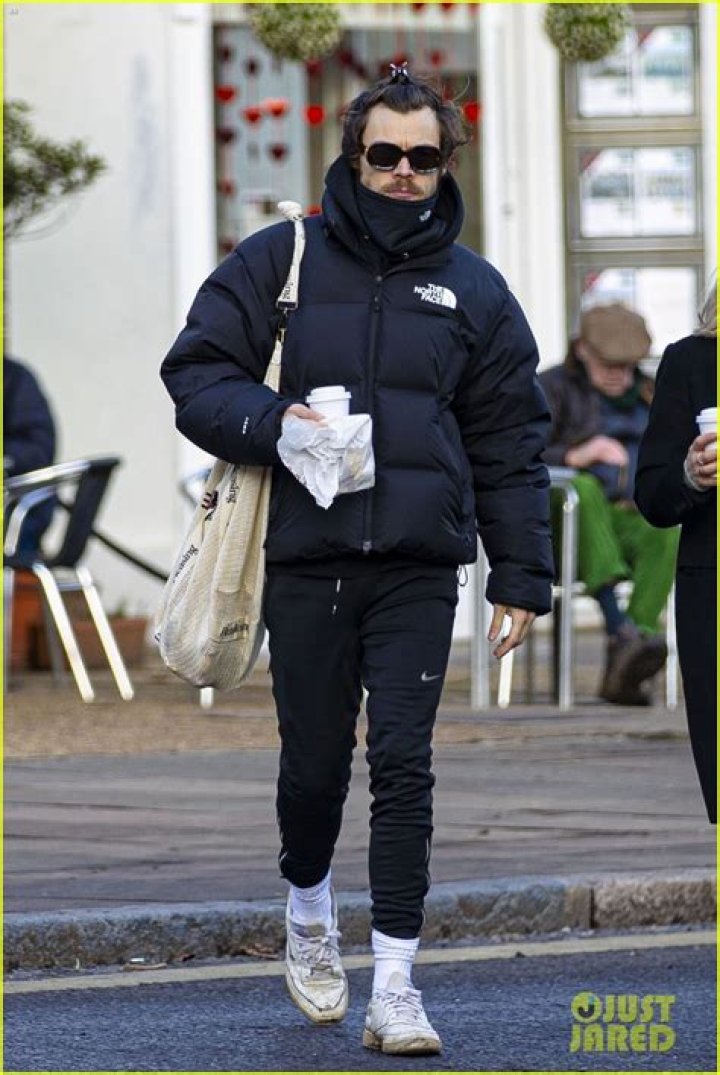 Harry Styles and Kendall Jenner Dating – Skiing Photos (Glamour.com UK)