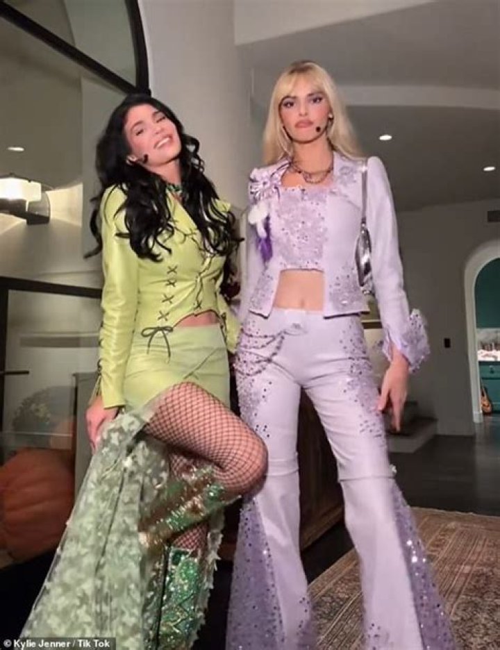 Kendall Jenner and Kylie Jenner Are ‘Sugar and Spice’ for Halloween
