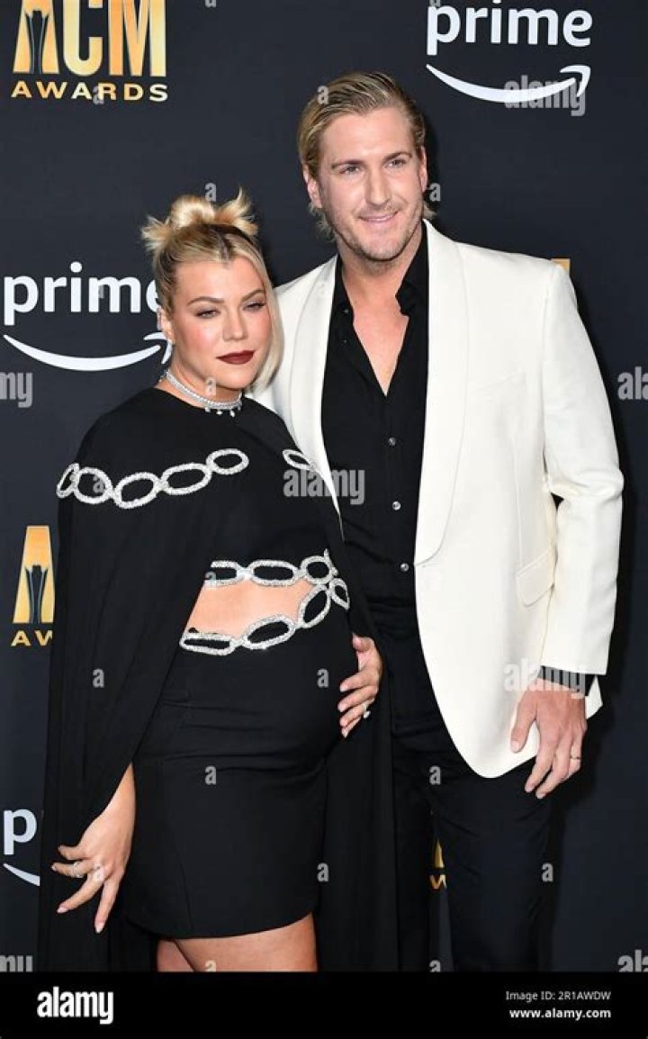 Kimberly Perry Pregnant, Expecting 1st Baby With Johnny Costello 