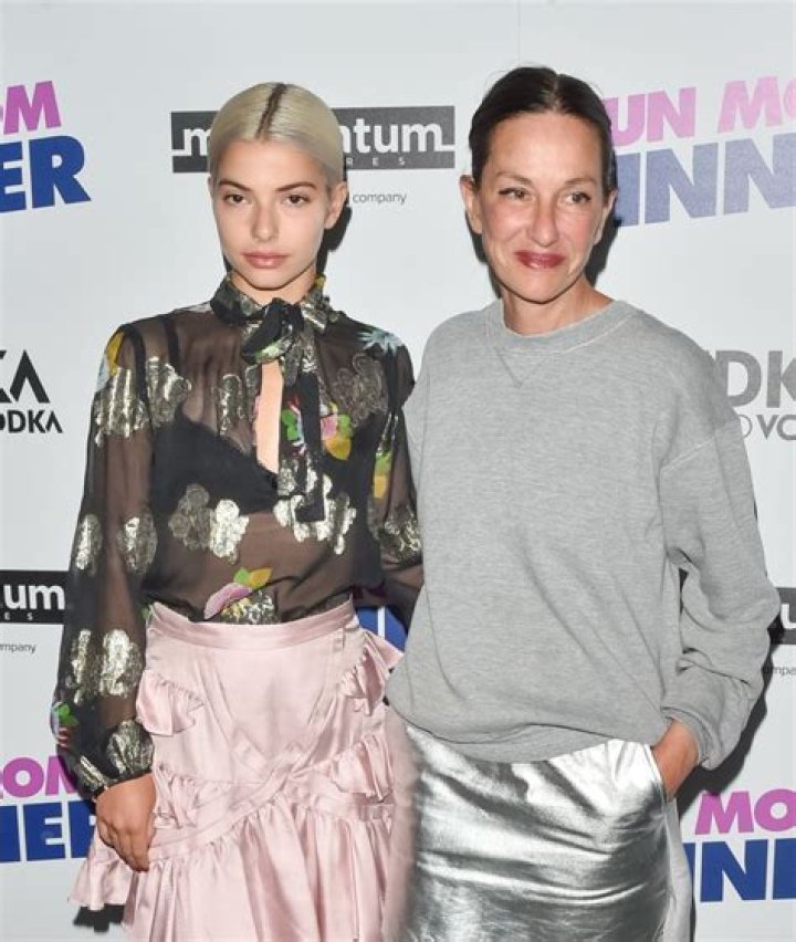 Who is Kit Keenan's mom Cynthia Rowley on the Bachelor?