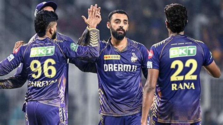 Kolkata beat Delhi by three wickets in Sharjah; keep playoff hopes alive – India TV