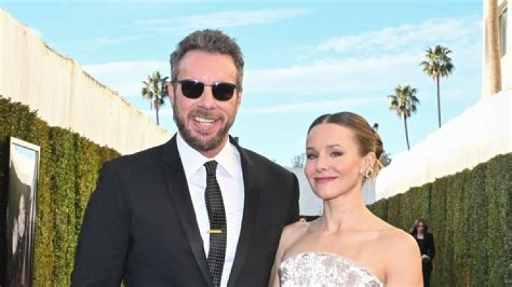 Kristen Bell, Dax Shepard Get Married in "No Frills" Wedding