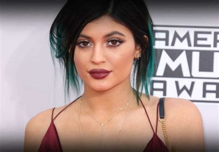 Kylie Jenner, 16, Wears Raunchy Ensemble, Bares Cleavage