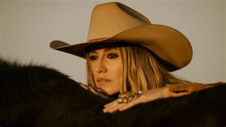 Discovering Lainey Wilson: Stunning Pictures And More In 2023