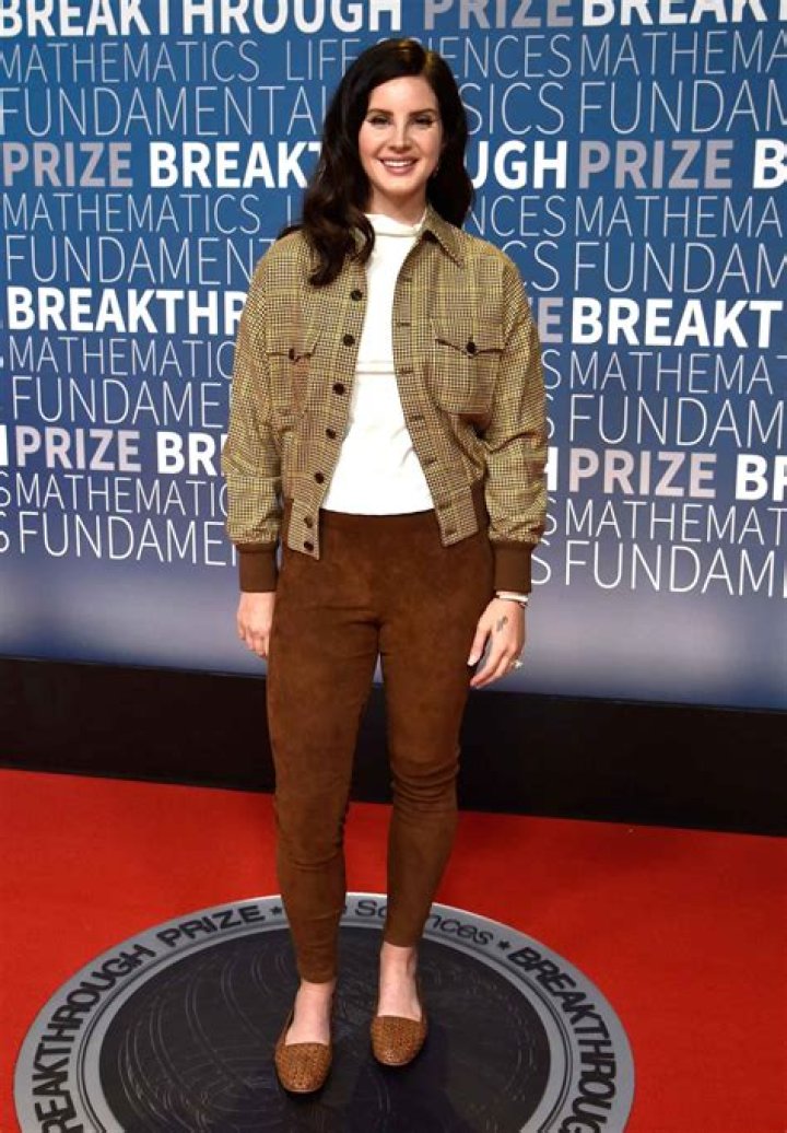 Lana Del Rey Tells Us About Her Off-Duty Athleisure Style