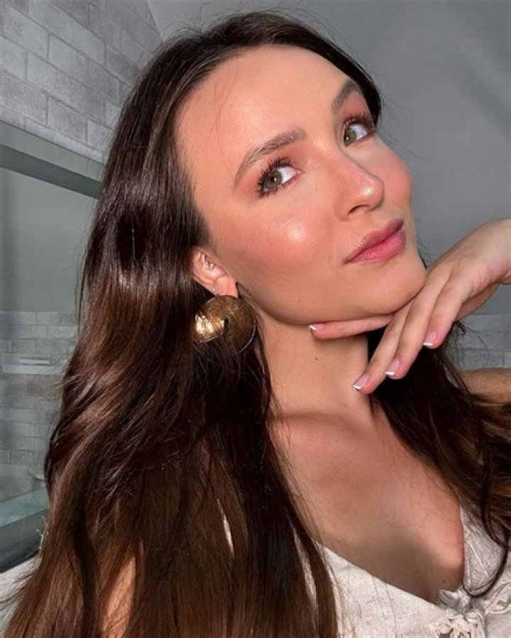 Larissa S. Emanuele Net Worth, Income, Salary, Earnings, Biography, How much money make?