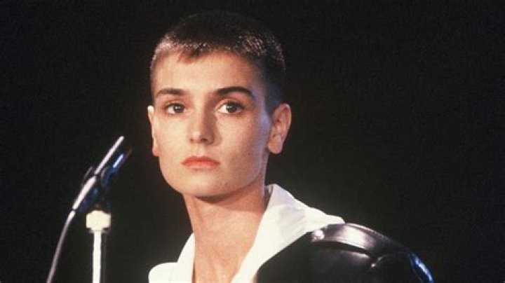 Last picture of legendary singer Sinead O’Connor shows star beaming as she accepts music award
