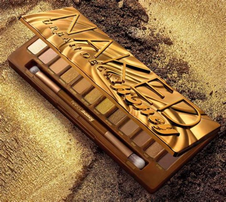 Lizzo Debuts Urban Decay Naked Honey Eyeshadow Palette
