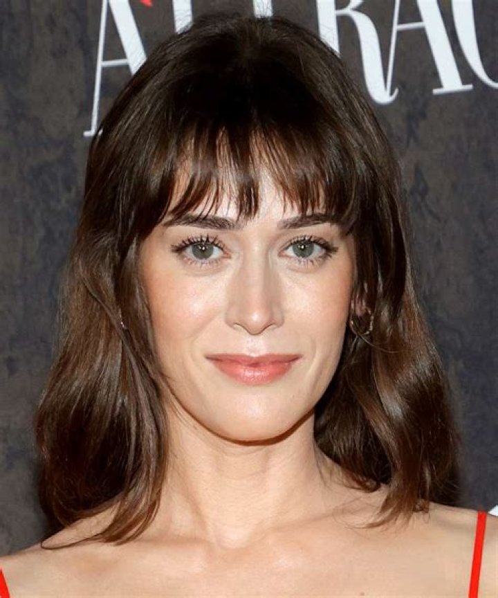Lizzy Caplan News - Us Weekly