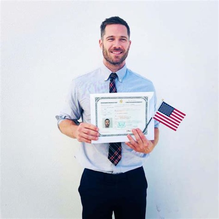 Luke Macfarlane: Get to Know Hallmark’s ‘Moriah’s Lighthouse’ Star