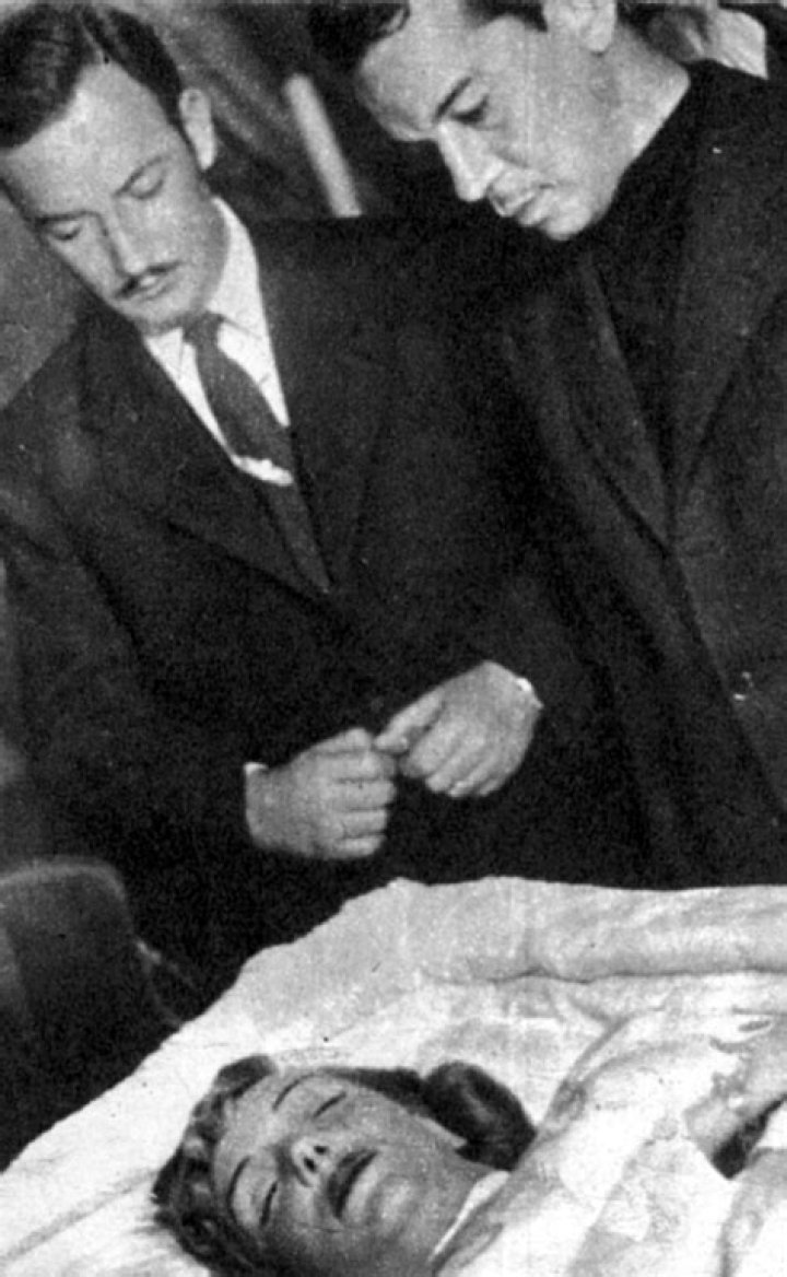 Unveiling The Mystery: Lupe Velez Death Photos