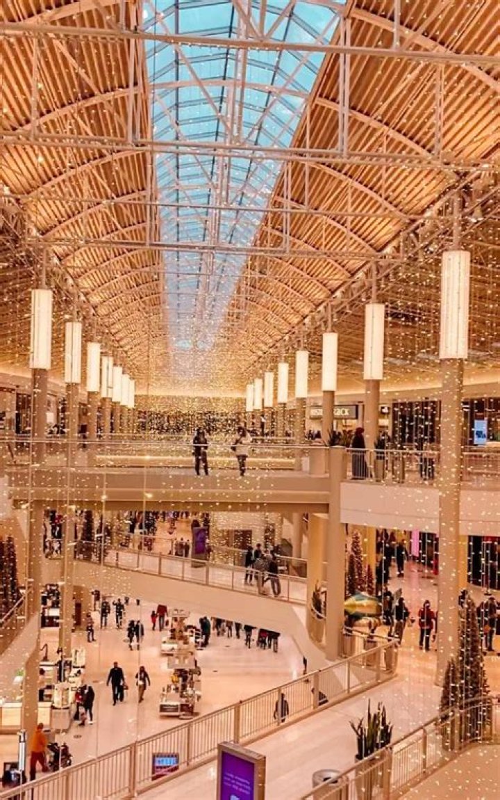 Major retailer closes store in largest mall in America with plans to shut 350 more across US - see if yours is affected