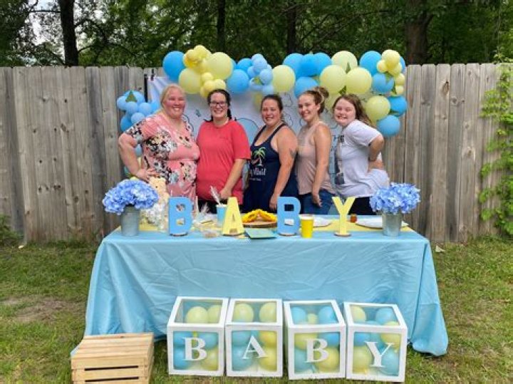 Mama June reunites with four daughters including reclusive Anna, 26, for first time in years at Pumpkin's baby shower