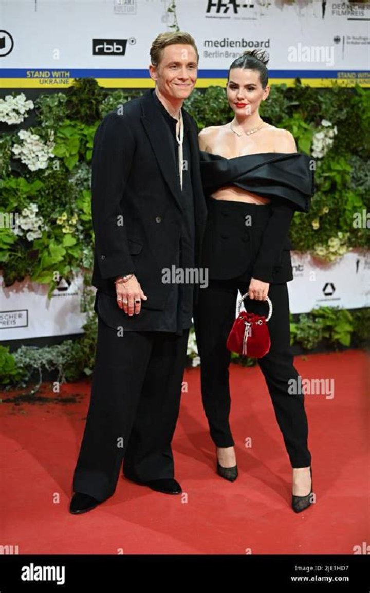 Unveiling The Mystery Of Matthias Schweighöfer's Girlfriend