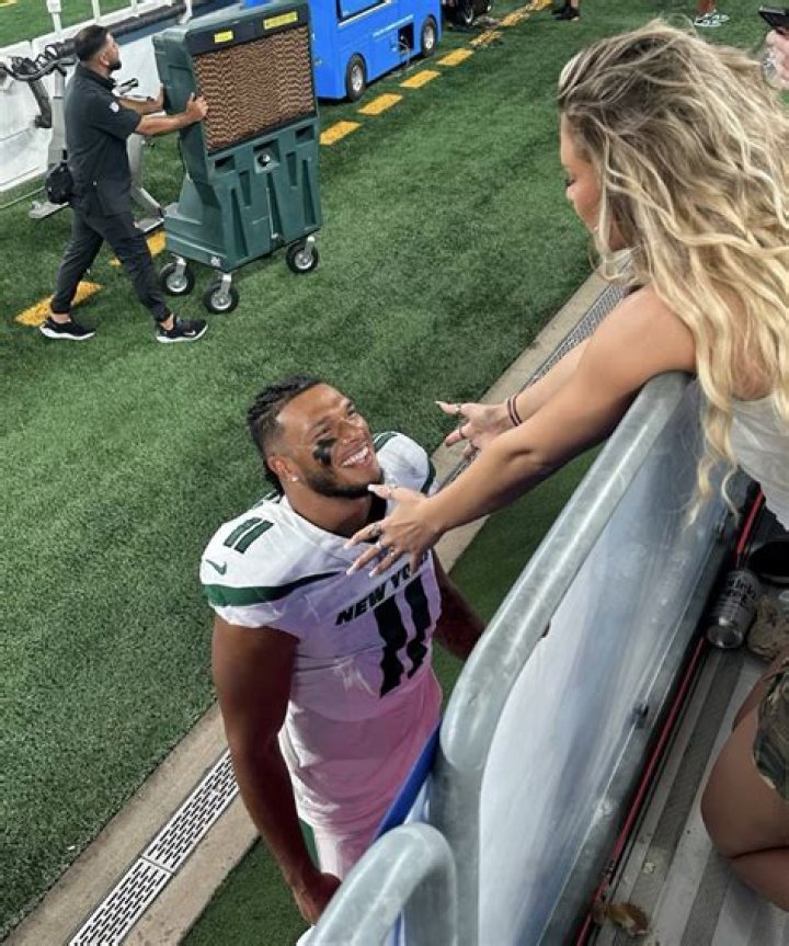 Meet Hannah Brooke, the stunning girlfriend of NFL LB Jermaine Johnson who starred on Netflix dating show