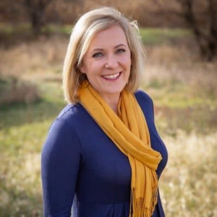 Megan Salois [WHO13] Wikipedia, Age, Biography, Salary, Husband, Instagram