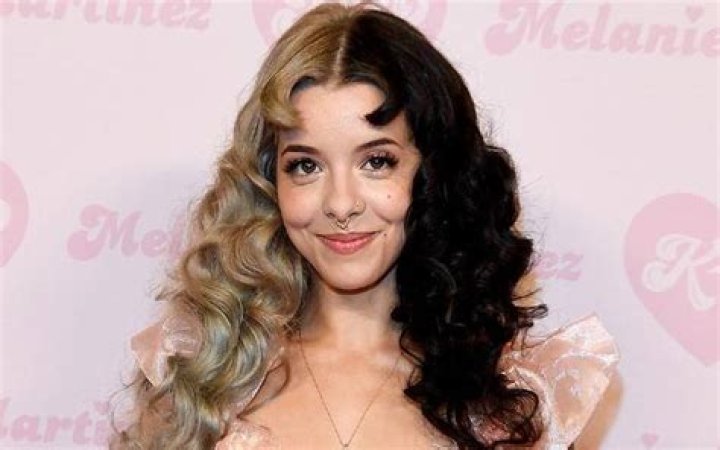 Melanie Martinez Bio, Height, Boyfriend, Age, Wiki, Net Worth