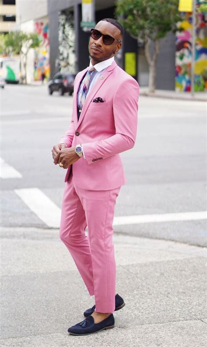 Men Wearing Pink Suits & Looking Extremely Hot